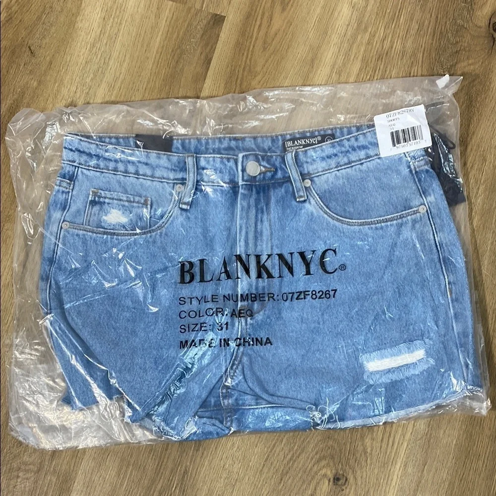 Blank NYC The Barrow Vintage High Rise Light Blue Denim Shorts raw hem size 31